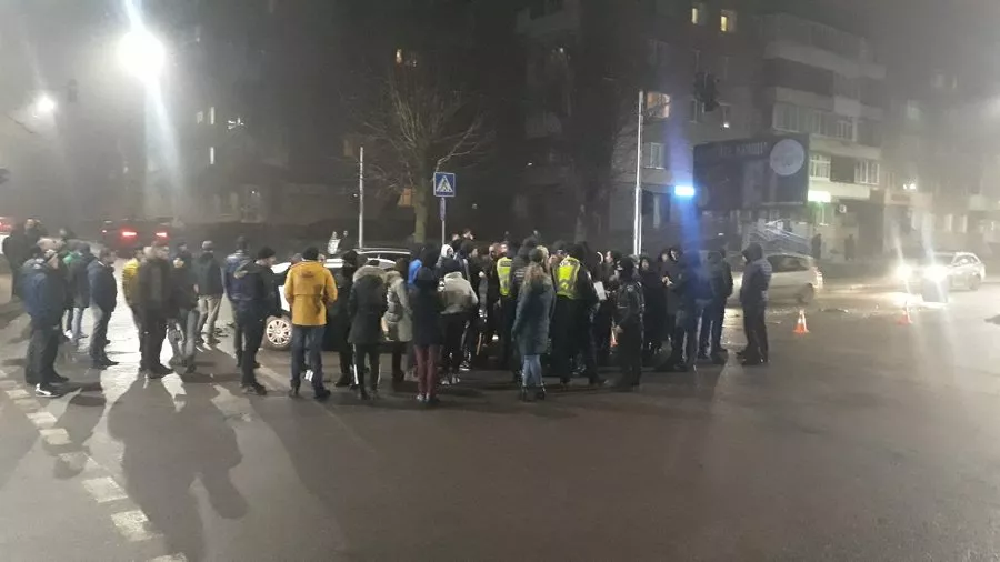 Трапилася подвійна ДТП у Луцьку: госпіталізували 5-річну дитину 2