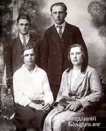 Опублікували ретро світлини володимирських модниць 1920 років 11