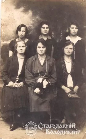 Опублікували ретро світлини володимирських модниць 1920 років 4