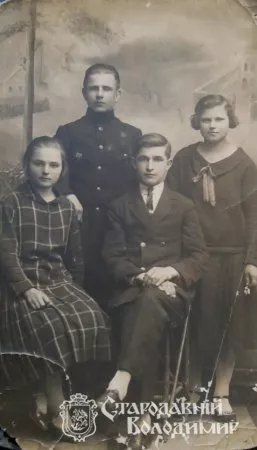 Опублікували ретро світлини володимирських модниць 1920 років 12