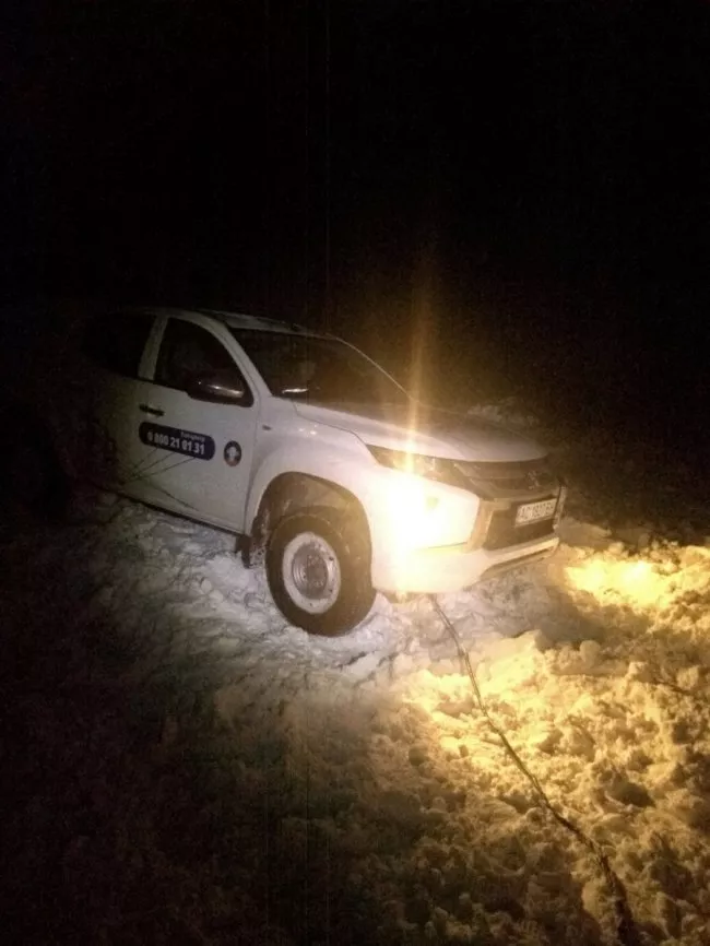 На Горохівщині звільнили зі снігового замету рейсовий автобус з пасажирами та службовий автомобіль Волиньобленерго 2