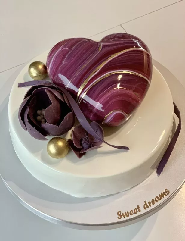 Свій бездоганний «кондитерський почерк» володимирчанка Олена Грицевич зуміла сформувати всього за два роки 7