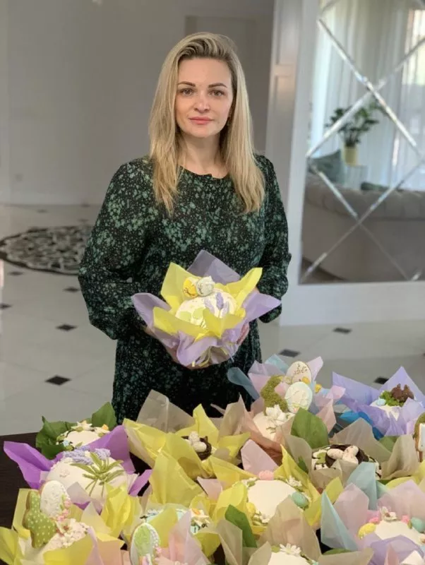 Свій бездоганний «кондитерський почерк» володимирчанка Олена Грицевич зуміла сформувати всього за два роки 8