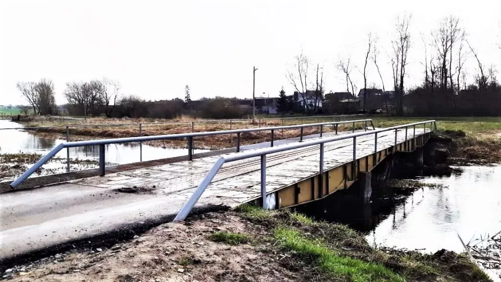 У Володимир-Волинській громаді обладнали міст через Лугу для зручності пішоходів 1
