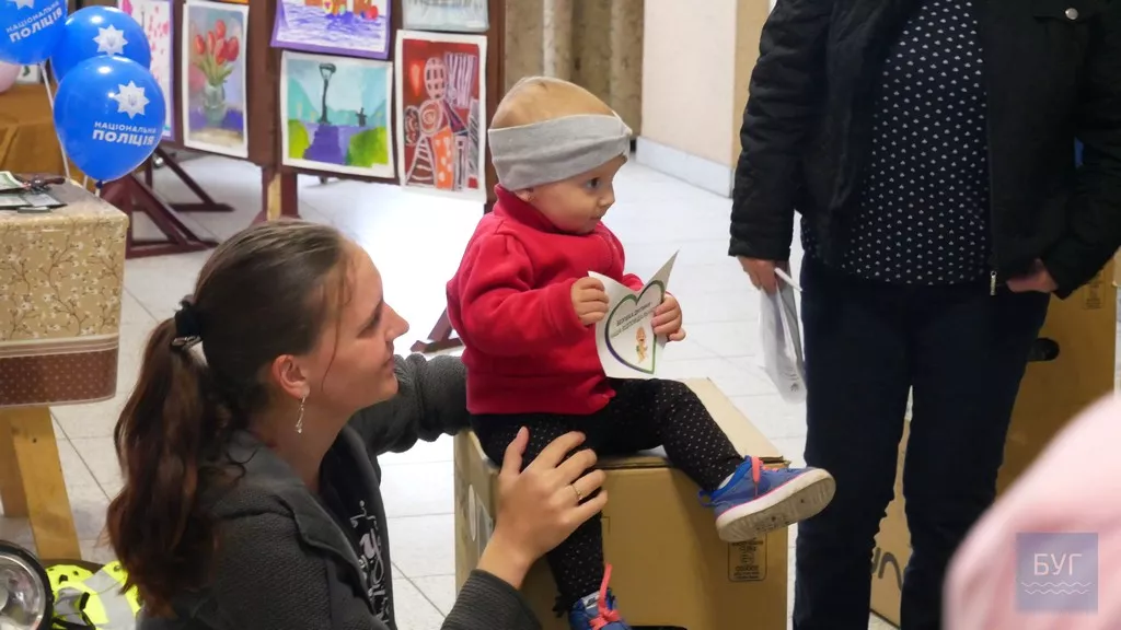 Автокрісла в подарунок та урок від поліції: у Володимирі відбулися заходи до Дня дітей 9