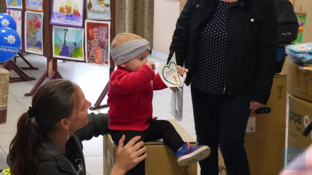 Автокрісла в подарунок та урок від поліції: у Володимирі відбулися заходи до Дня дітей 10