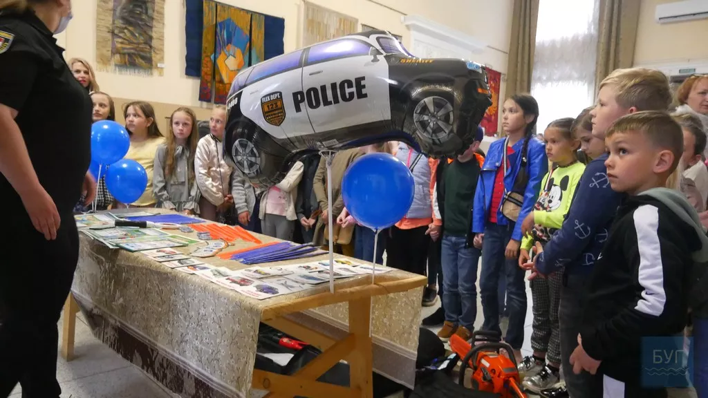 Автокрісла в подарунок та урок від поліції: у Володимирі відбулися заходи до Дня дітей 13