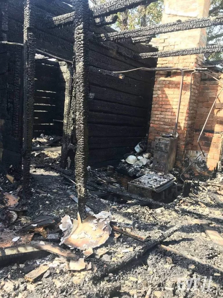 Вогонь знищив все нажите: у мешканців Турійщини згорів будинок, потрібна допомога 4