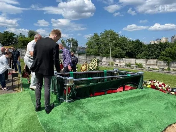 У Києві попрощалися з відомим хореографом Чапкісом 10