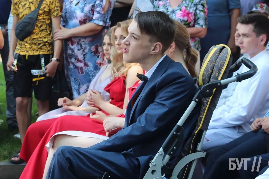 З важким діагнозом ДЦП - вперед до мрій: Володя Дорощук з Нововолинська отримав золоту медаль за успіхи в навчанні 14
