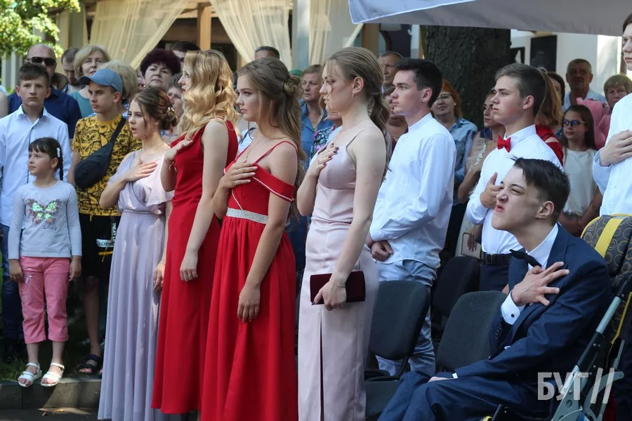 З важким діагнозом ДЦП - вперед до мрій: Володя Дорощук з Нововолинська отримав золоту медаль за успіхи в навчанні 7