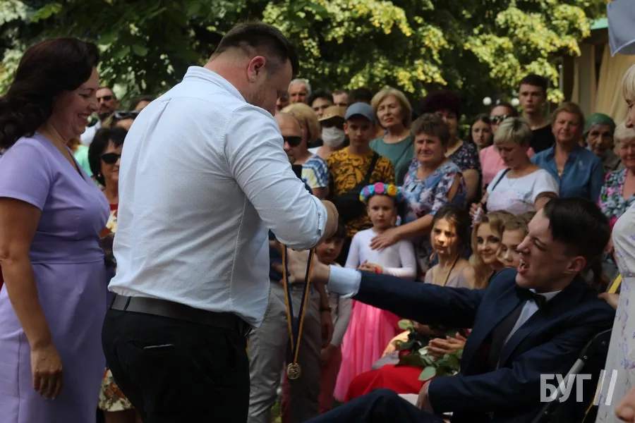 З важким діагнозом ДЦП - вперед до мрій: Володя Дорощук з Нововолинська отримав золоту медаль за успіхи в навчанні 3