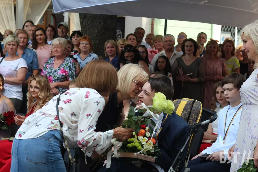 З важким діагнозом ДЦП - вперед до мрій: Володя Дорощук з Нововолинська отримав золоту медаль за успіхи в навчанні 16