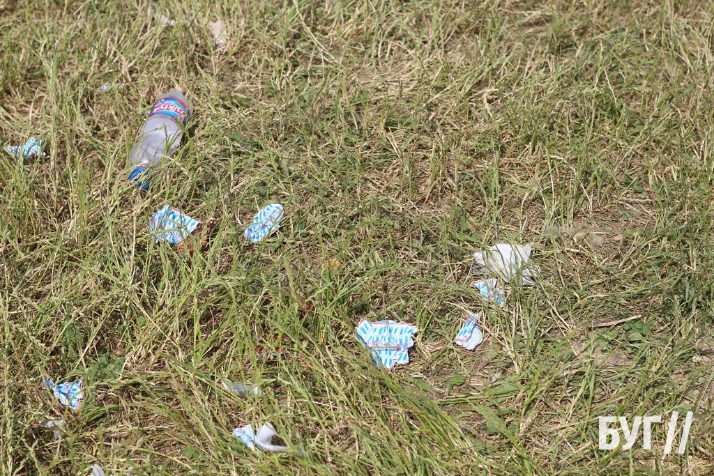 Мешканці Нововолинська від спеки рятуються на місцевому озері 7