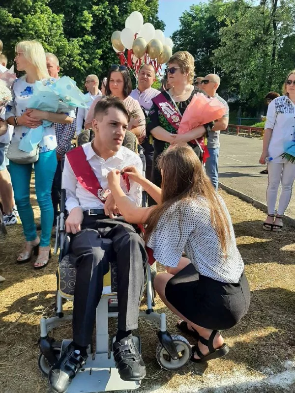 З важким діагнозом ДЦП - вперед до мрій: Володя Дорощук з Нововолинська отримав золоту медаль за успіхи в навчанні 11