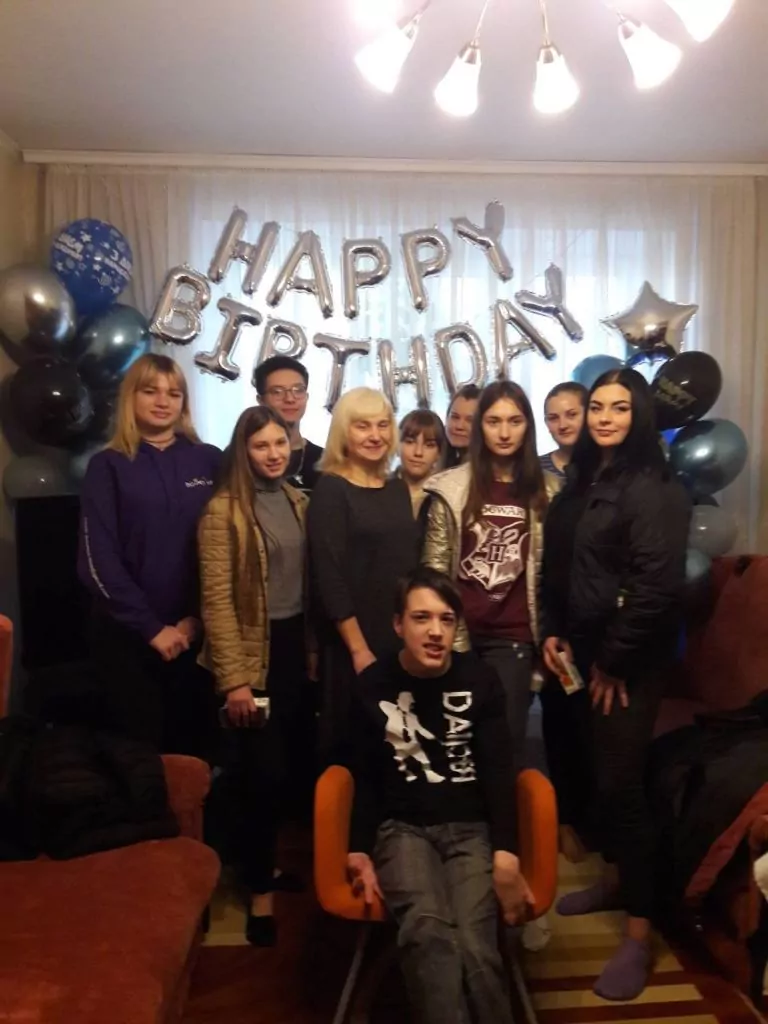 З важким діагнозом ДЦП - вперед до мрій: Володя Дорощук з Нововолинська отримав золоту медаль за успіхи в навчанні 10