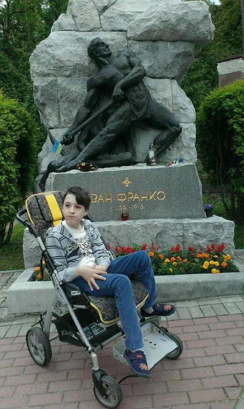 З важким діагнозом ДЦП - вперед до мрій: Володя Дорощук з Нововолинська отримав золоту медаль за успіхи в навчанні 12