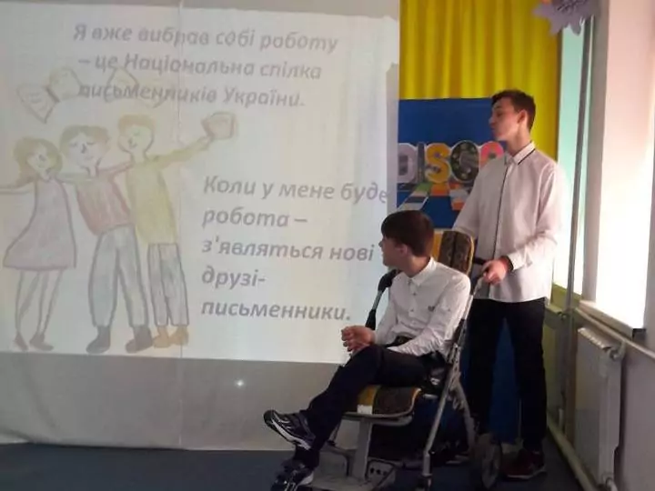 З важким діагнозом ДЦП - вперед до мрій: Володя Дорощук з Нововолинська отримав золоту медаль за успіхи в навчанні 8