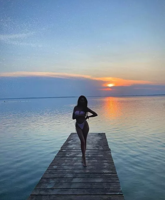 Літо в розпалі: красуні показали свої світлини в купальниках з відпочинку на Світязі 29