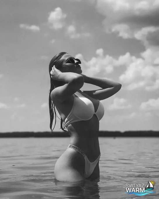 Літо в розпалі: красуні показали свої світлини в купальниках з відпочинку на Світязі 31