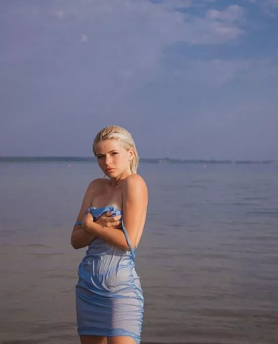 Літо в розпалі: красуні показали свої світлини в купальниках з відпочинку на Світязі 35