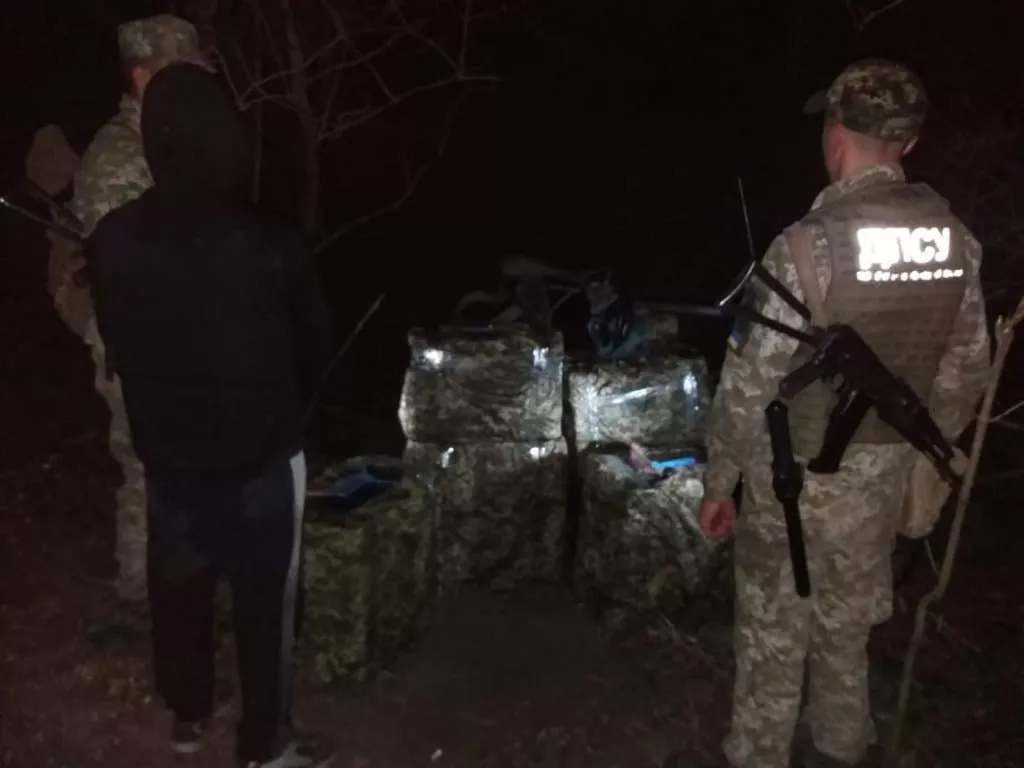 На Волині затримали контрабандиста, який хотів переправити цигарки до Польщі 2