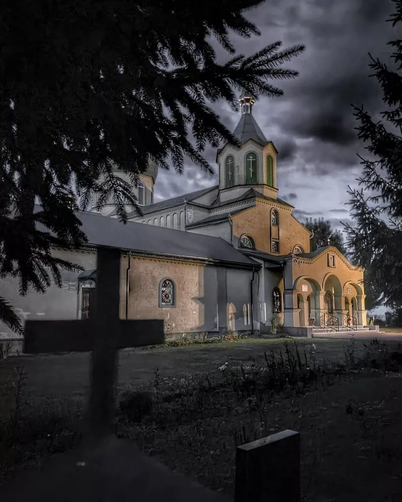 Фото дня: показали давні місця Іванич в сутінках 2