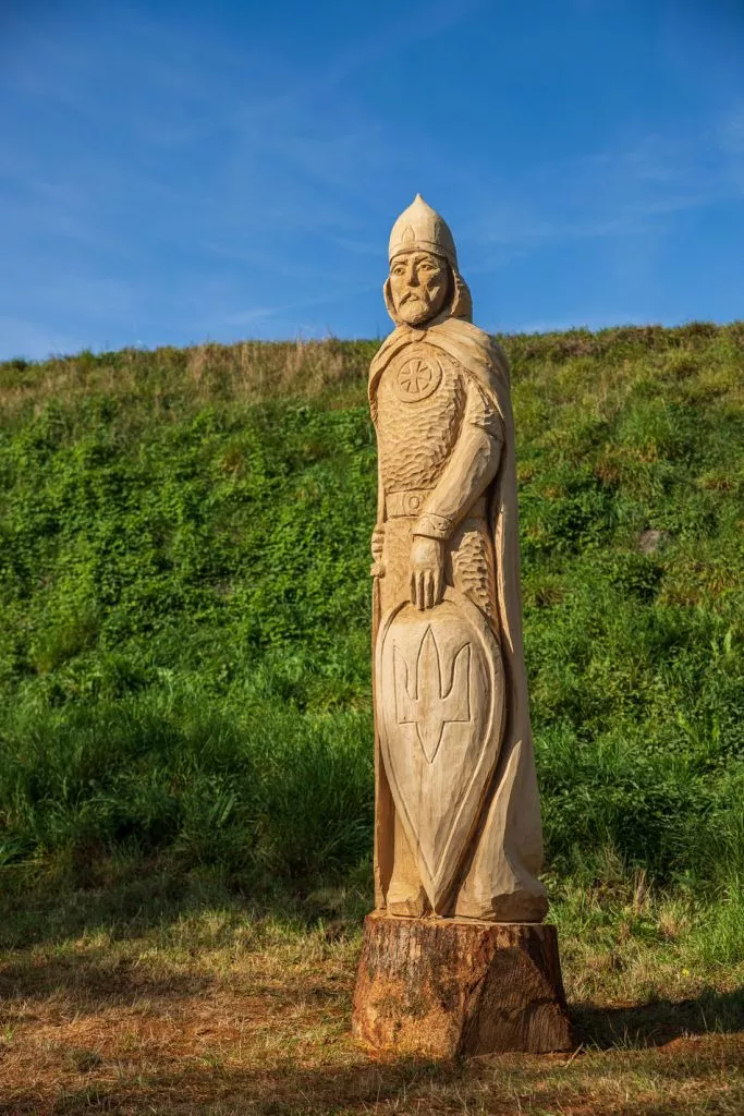 Святкові інсталяції, тренажери та різьблені скульптури: у Володимирі 12 громадських проєктів пройшли відбір 18