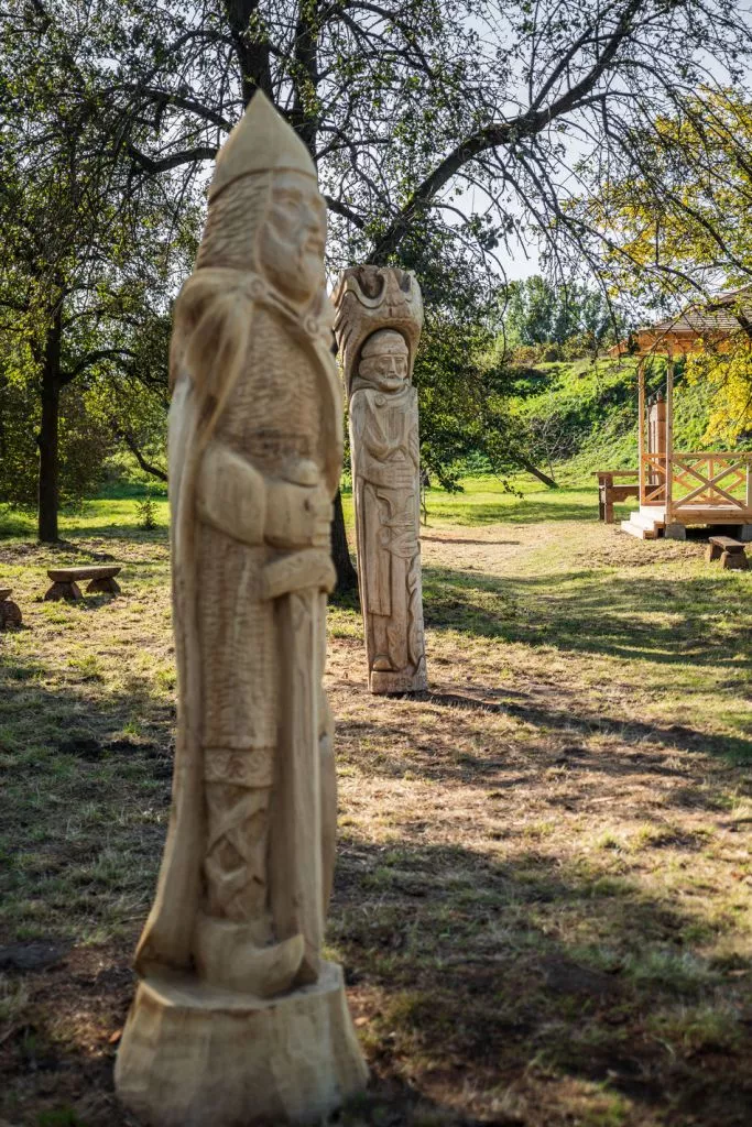 Святкові інсталяції, тренажери та різьблені скульптури: у Володимирі 12 громадських проєктів пройшли відбір 19