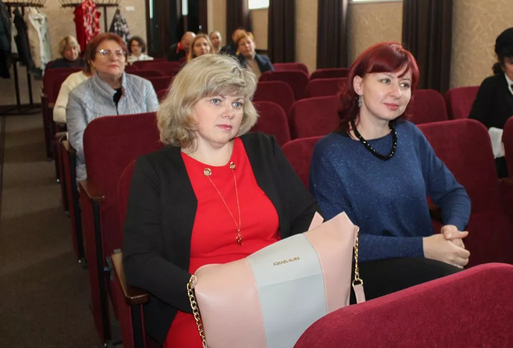 Бібліотекарів Нововолинської громади привітали зі святом 7