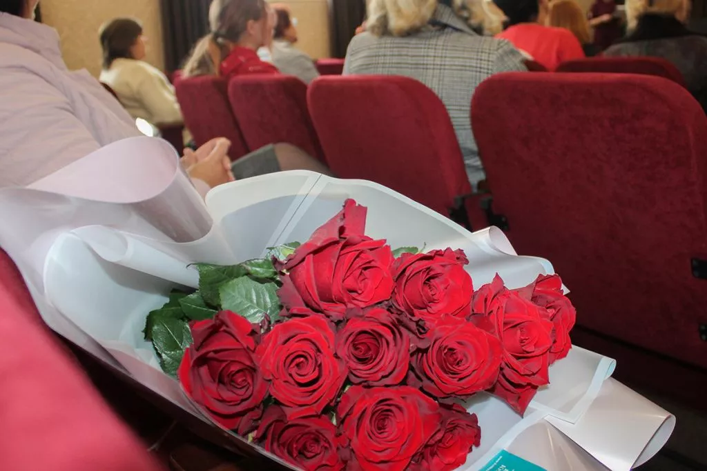 Бібліотекарів Нововолинської громади привітали зі святом 8