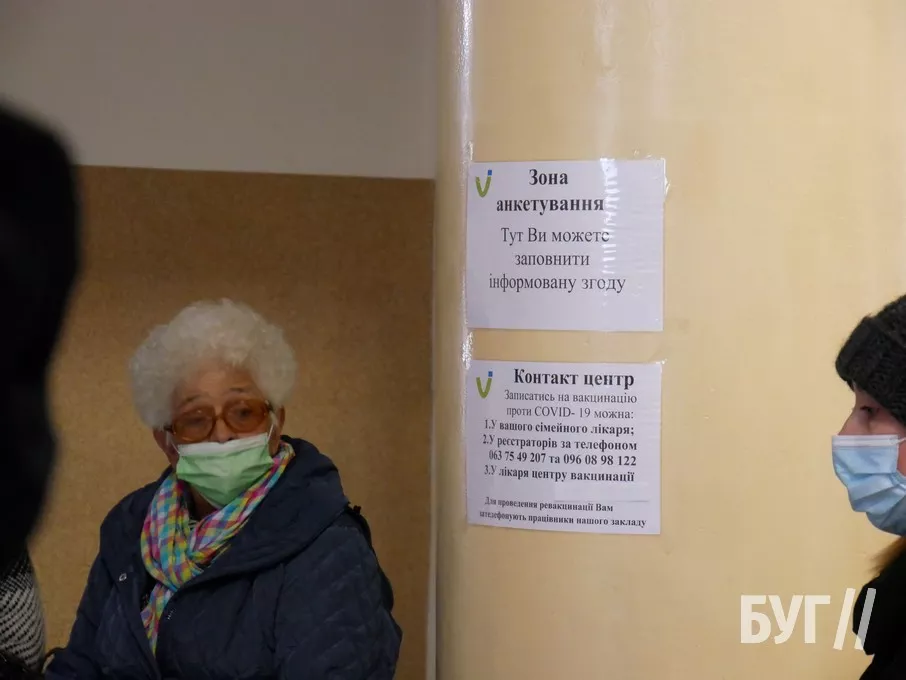 За день в культурно-мистецькому центрі у Володимирі вакцинують близько 150 людей 3