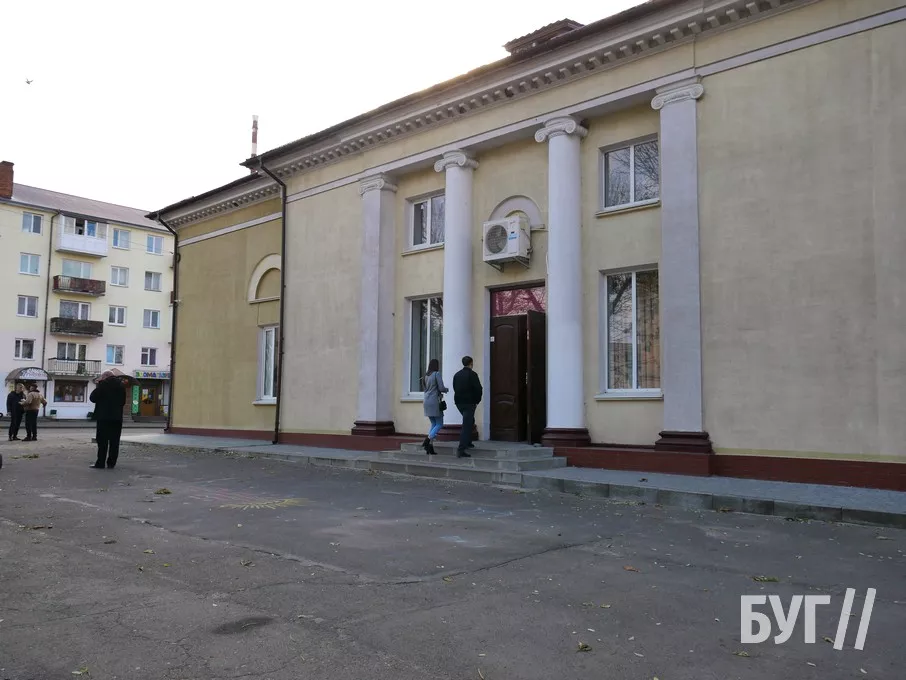 За день в культурно-мистецькому центрі у Володимирі вакцинують близько 150 людей 7