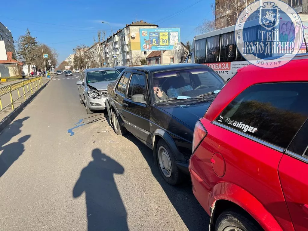 На Ковельській у Володимирі зіткнулись три автівки 2