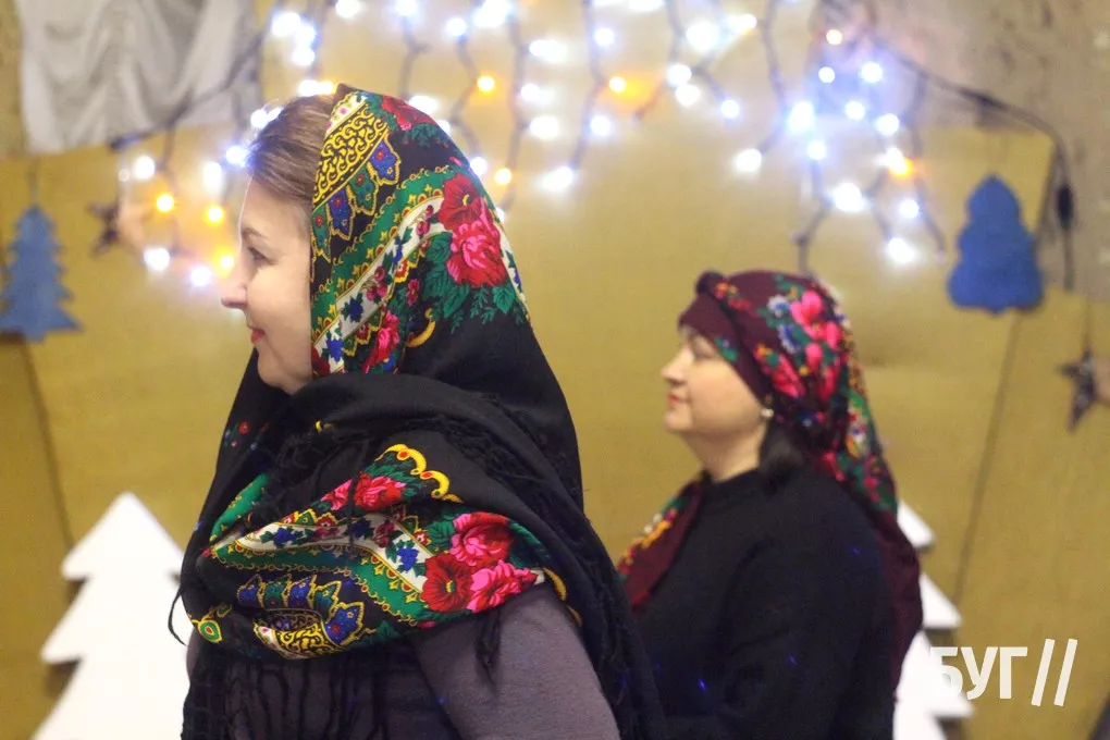 Володимирчанки популяризують українську хустку: у КМЦ влаштували фотосесію 7