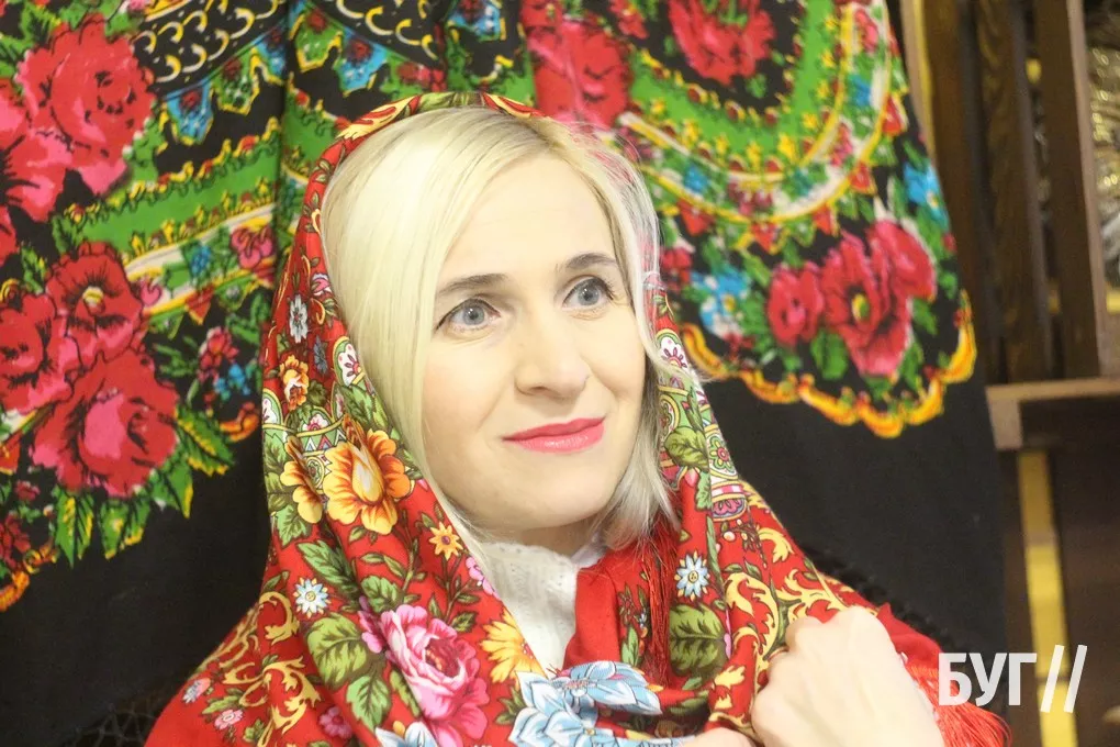 Володимирчанки популяризують українську хустку: у КМЦ влаштували фотосесію 9