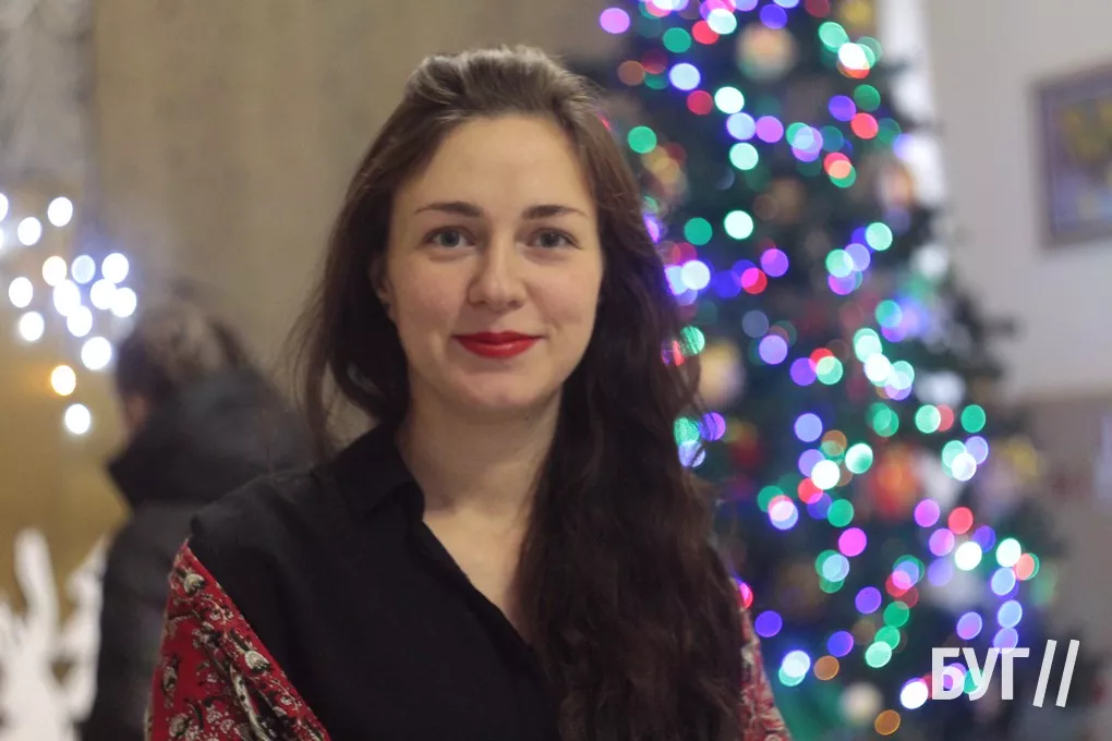 Володимирчанки популяризують українську хустку: у КМЦ влаштували фотосесію 3