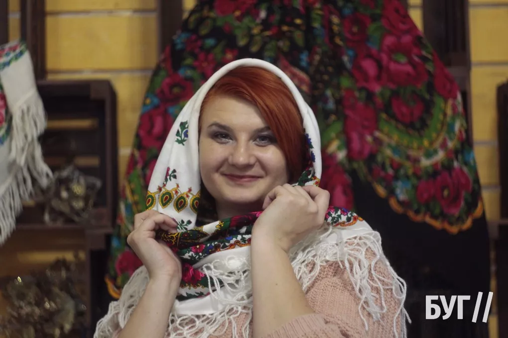 Володимирчанки популяризують українську хустку: у КМЦ влаштували фотосесію 4