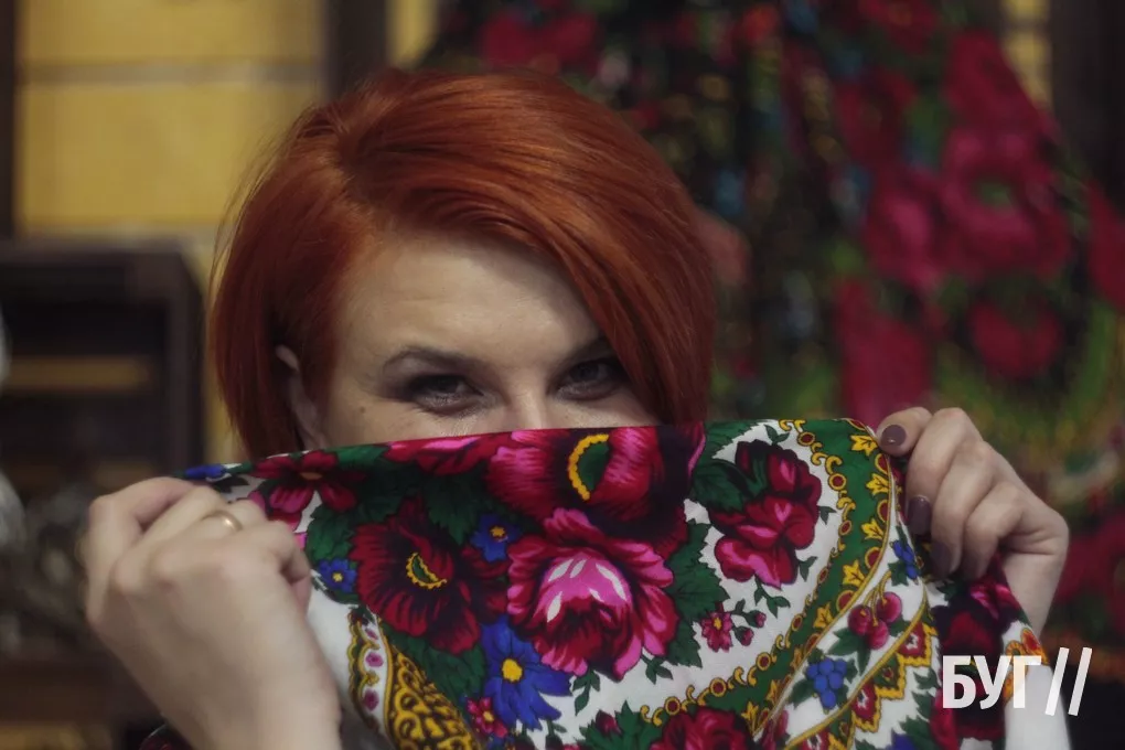 Володимирчанки популяризують українську хустку: у КМЦ влаштували фотосесію 6