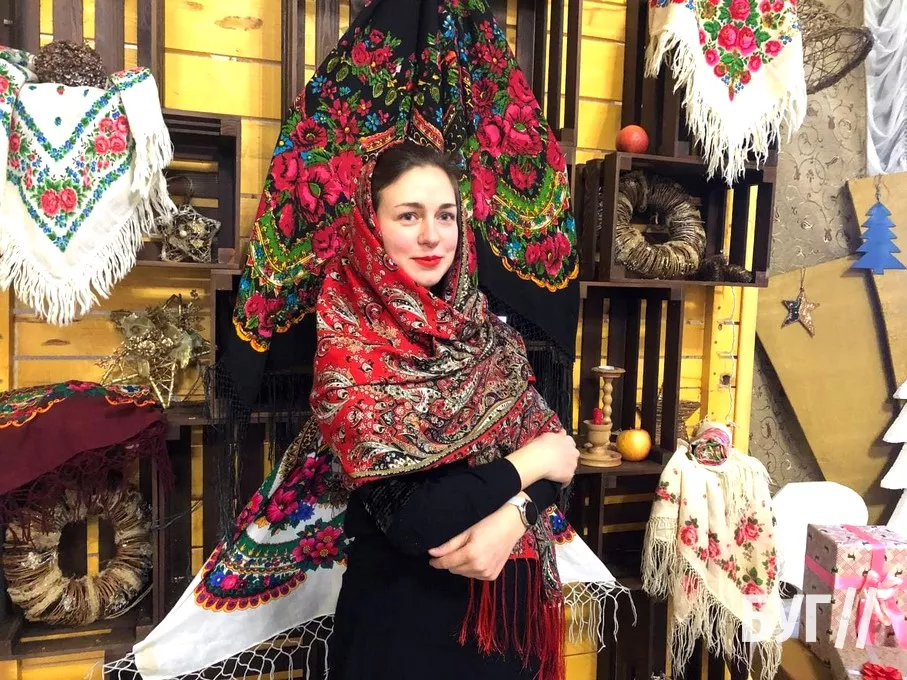 Володимирчанки популяризують українську хустку: у КМЦ влаштували фотосесію 10