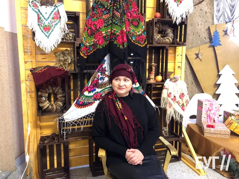 Володимирчанки популяризують українську хустку: у КМЦ влаштували фотосесію 11