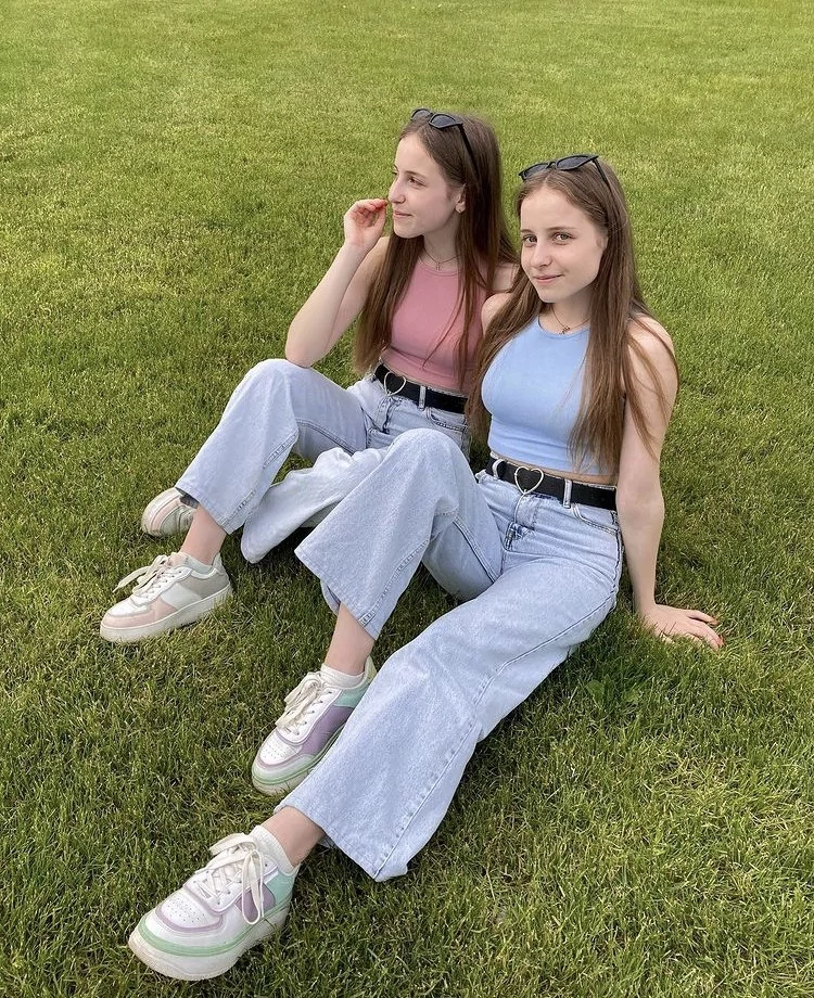 Красуні БУГу: інста-блогерки Катя та Іра Манецькі з Нововолинська 19