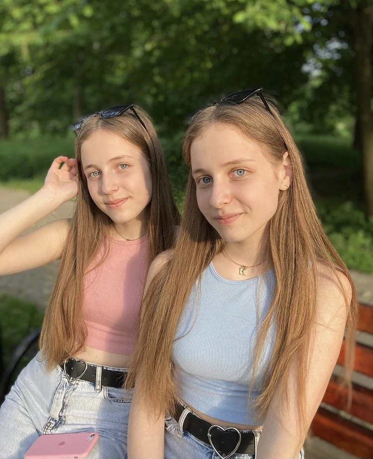 Красуні БУГу: інста-блогерки Катя та Іра Манецькі з Нововолинська 18