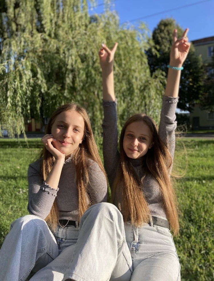 Красуні БУГу: інста-блогерки Катя та Іра Манецькі з Нововолинська 3