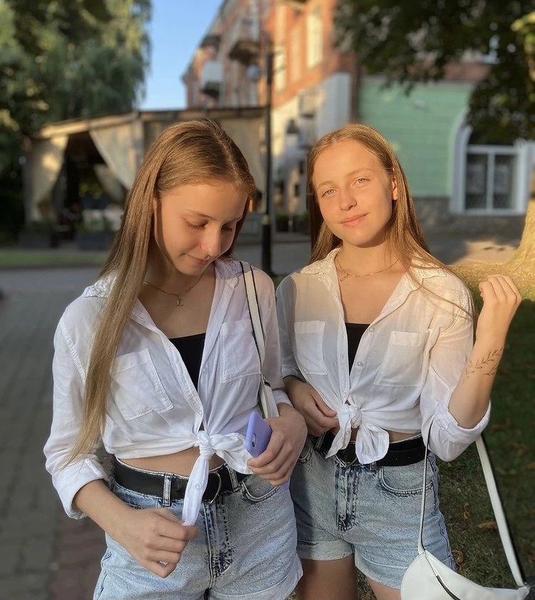 Красуні БУГу: інста-блогерки Катя та Іра Манецькі з Нововолинська 14