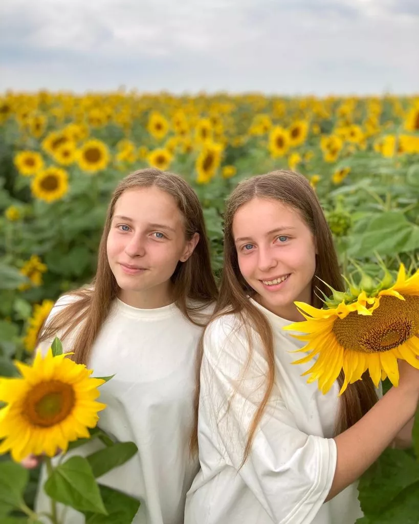 Красуні БУГу: інста-блогерки Катя та Іра Манецькі з Нововолинська 30