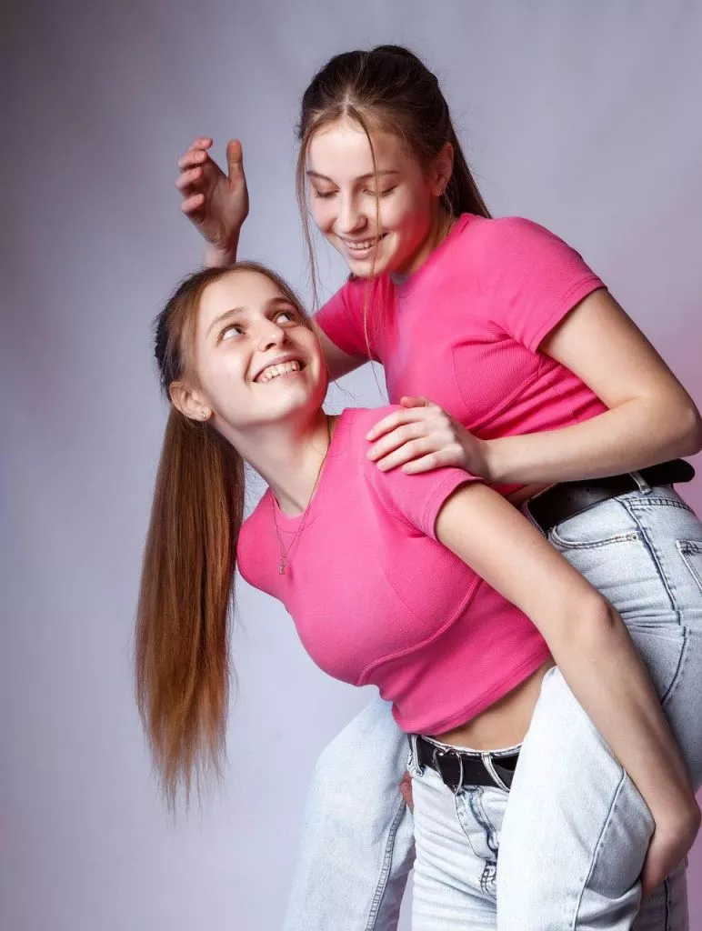 Красуні БУГу: інста-блогерки Катя та Іра Манецькі з Нововолинська 21