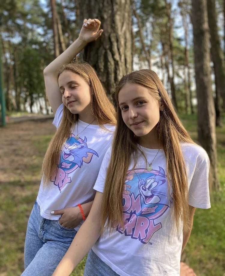 Красуні БУГу: інста-блогерки Катя та Іра Манецькі з Нововолинська 10