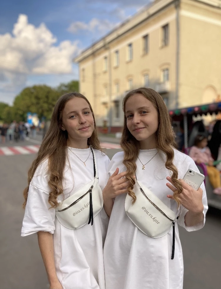 Красуні БУГу: інста-блогерки Катя та Іра Манецькі з Нововолинська 4
