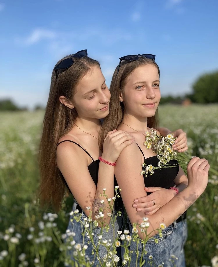 Красуні БУГу: інста-блогерки Катя та Іра Манецькі з Нововолинська 13